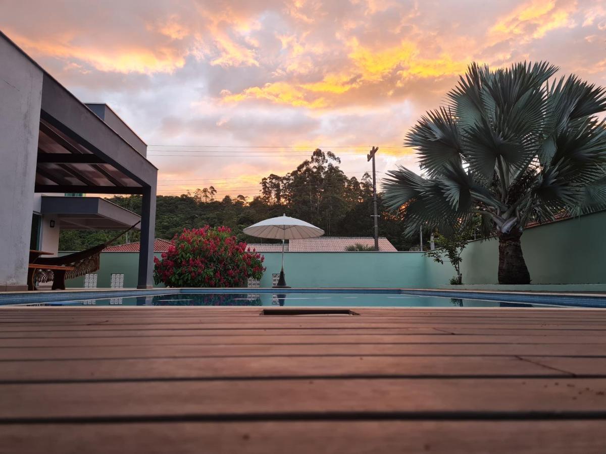 Lux House - Natureza - Piscina - Alto Padrao. นอวาเตรนโต ภายนอก รูปภาพ