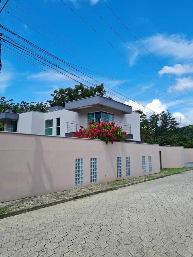 Lux House - Natureza - Piscina - Alto Padrao. นอวาเตรนโต ภายนอก รูปภาพ